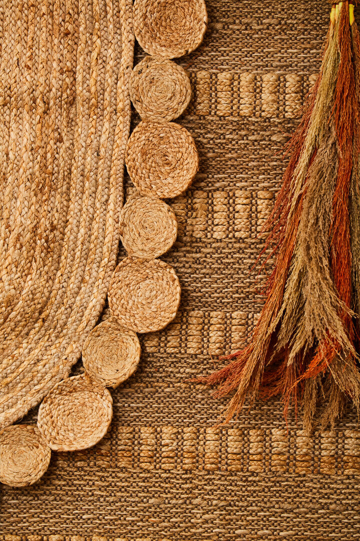 Nuvia Nexo Striped Hemp Rug edge and selvedge detail
